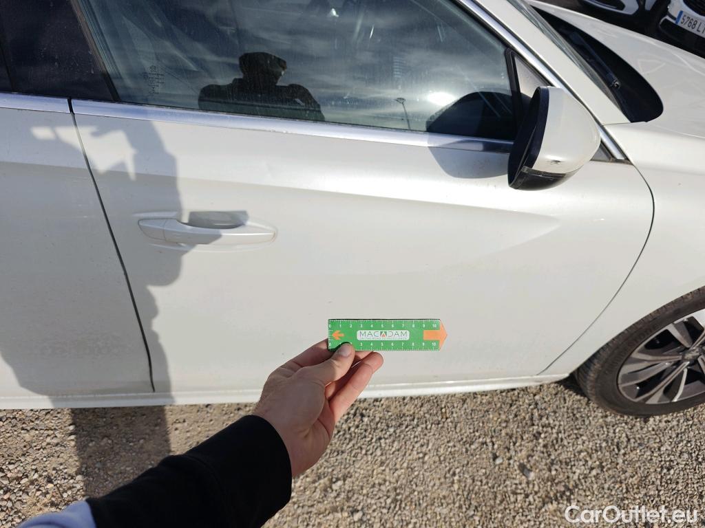  Peugeot  508 PEUGEOT  / 2018 / 5P / berlina con portón 5P Allure Pack BlueHDi 130 S&S EAT8 #23