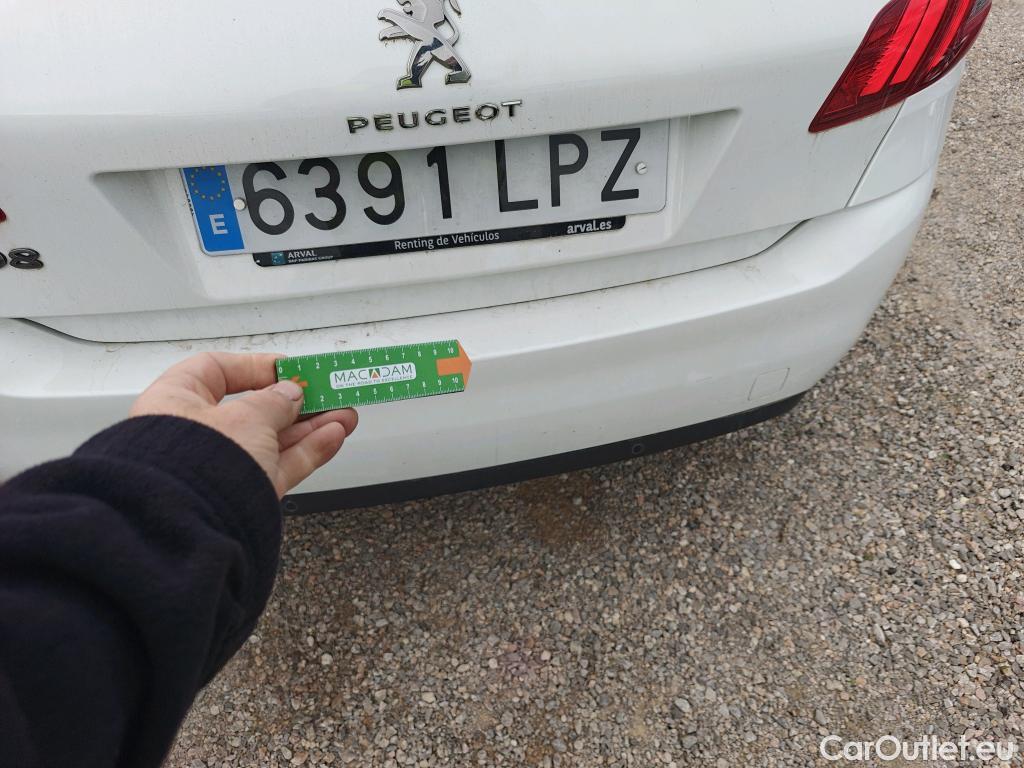  Peugeot  308 PEUGEOT  / 2017 / 5P / berlina con portón 5p Active Pack BlueHDi 130 S&S #19