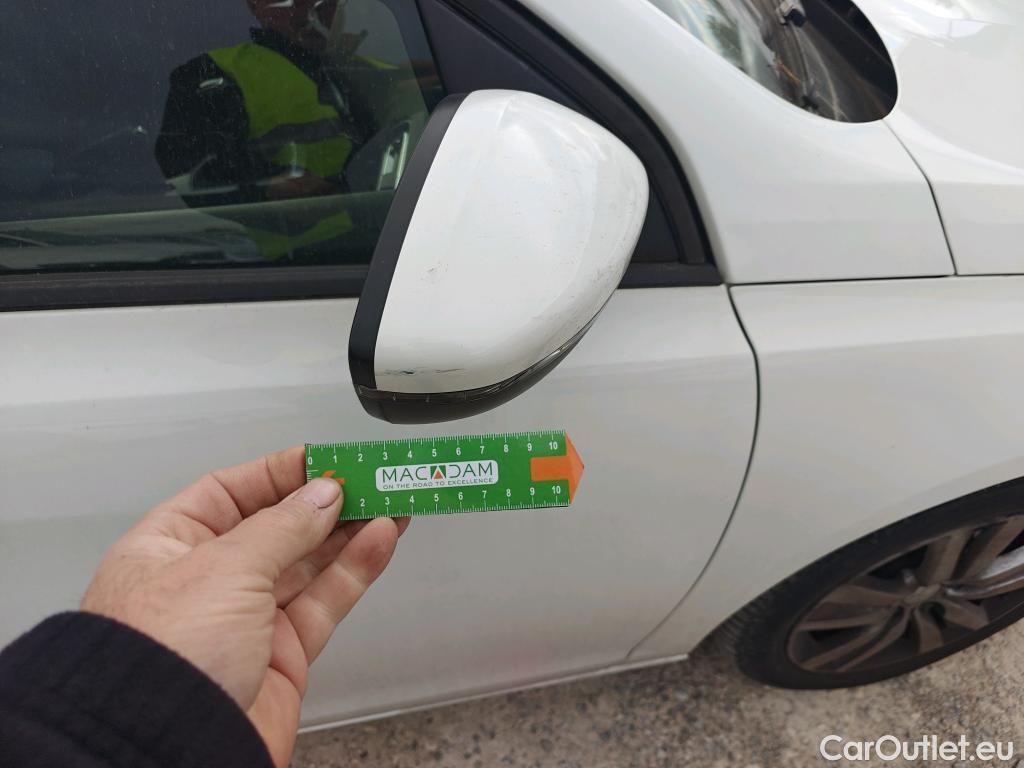  Peugeot  308 PEUGEOT  / 2017 / 5P / berlina con portón 5p Active Pack BlueHDi 130 S&S #11