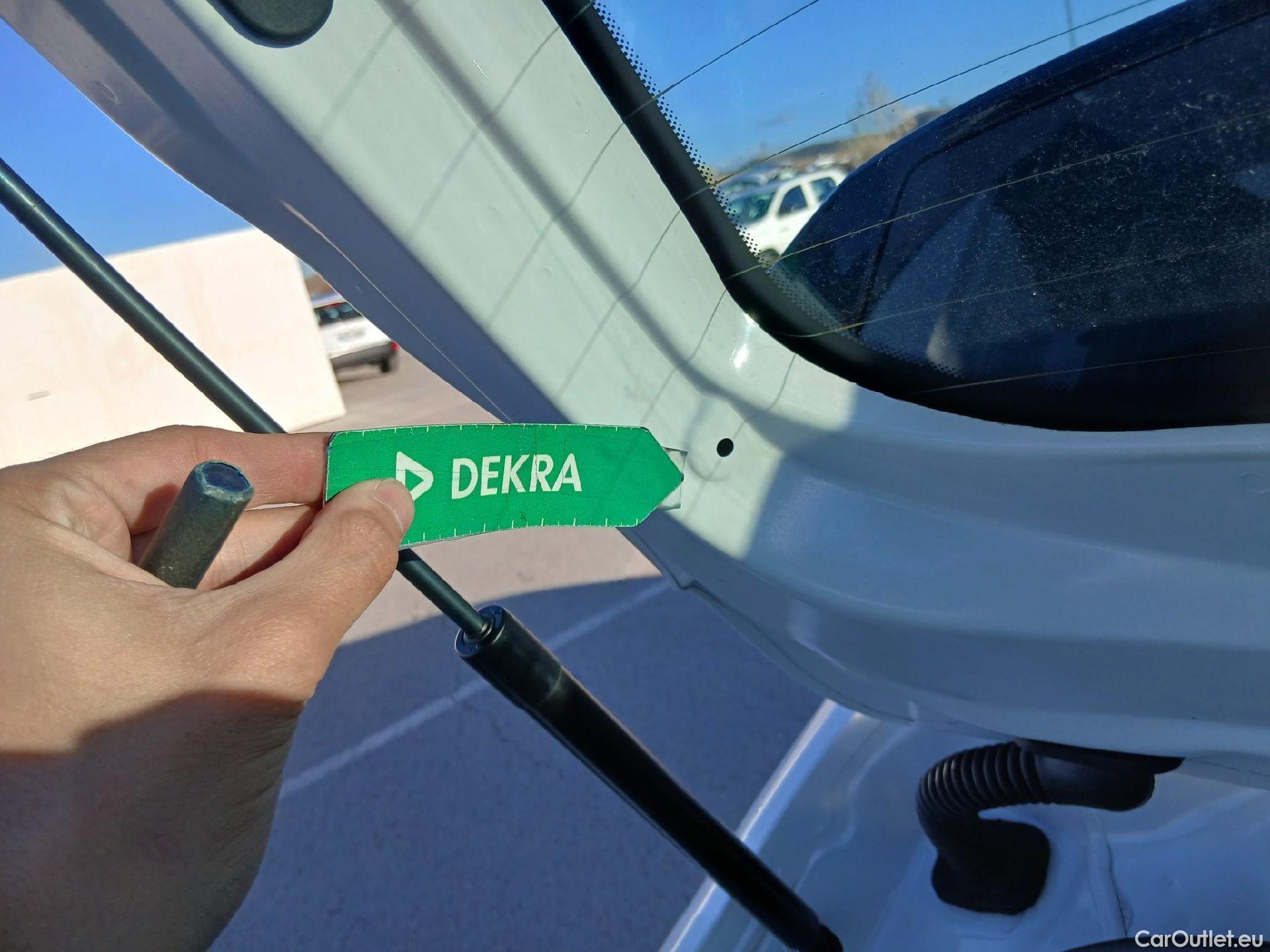  Peugeot  208 PEUGEOT  / 2019 / 5P / berlina con portón BlueHDi 73kW (100CV) Active Pack (AC) #29