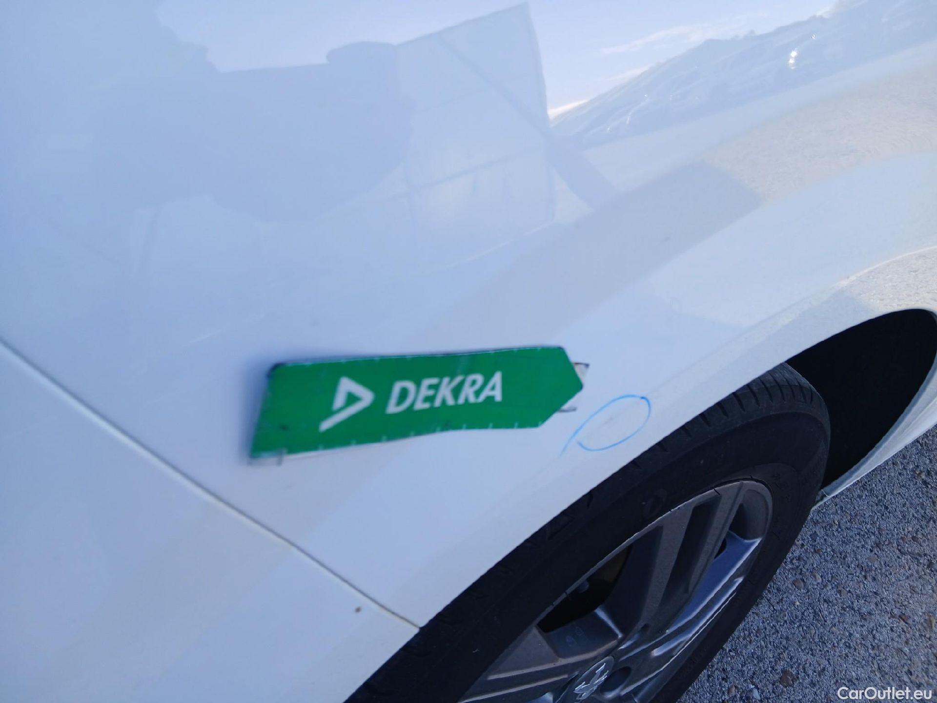  Peugeot  208 PEUGEOT  / 2019 / 5P / berlina con portón BlueHDi 73kW (100CV) Active Pack (AC) #34