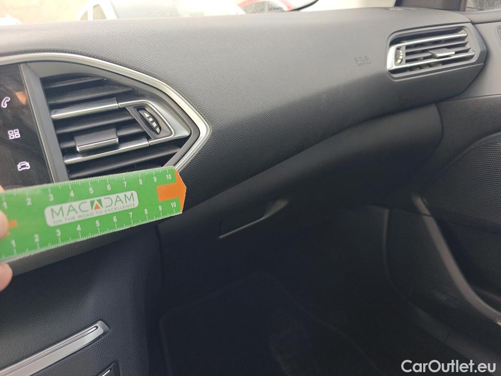  Peugeot  308 PEUGEOT  / 2017 / 5P / berlina con portón 5p Active Pack BlueHDi 130 S&S #6