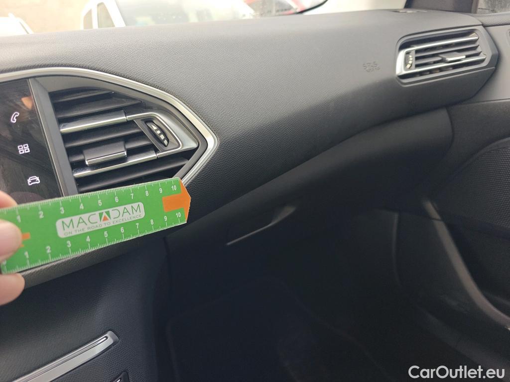  Peugeot  308 PEUGEOT  / 2017 / 5P / berlina con portón 5p Active Pack BlueHDi 130 S&S #5