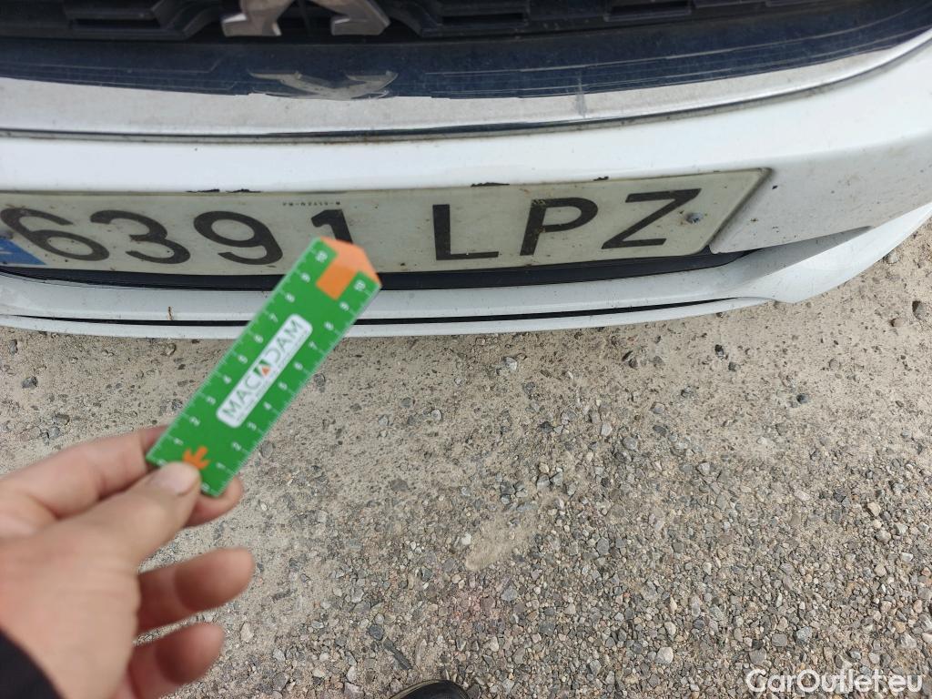  Peugeot  308 PEUGEOT  / 2017 / 5P / berlina con portón 5p Active Pack BlueHDi 130 S&S #9