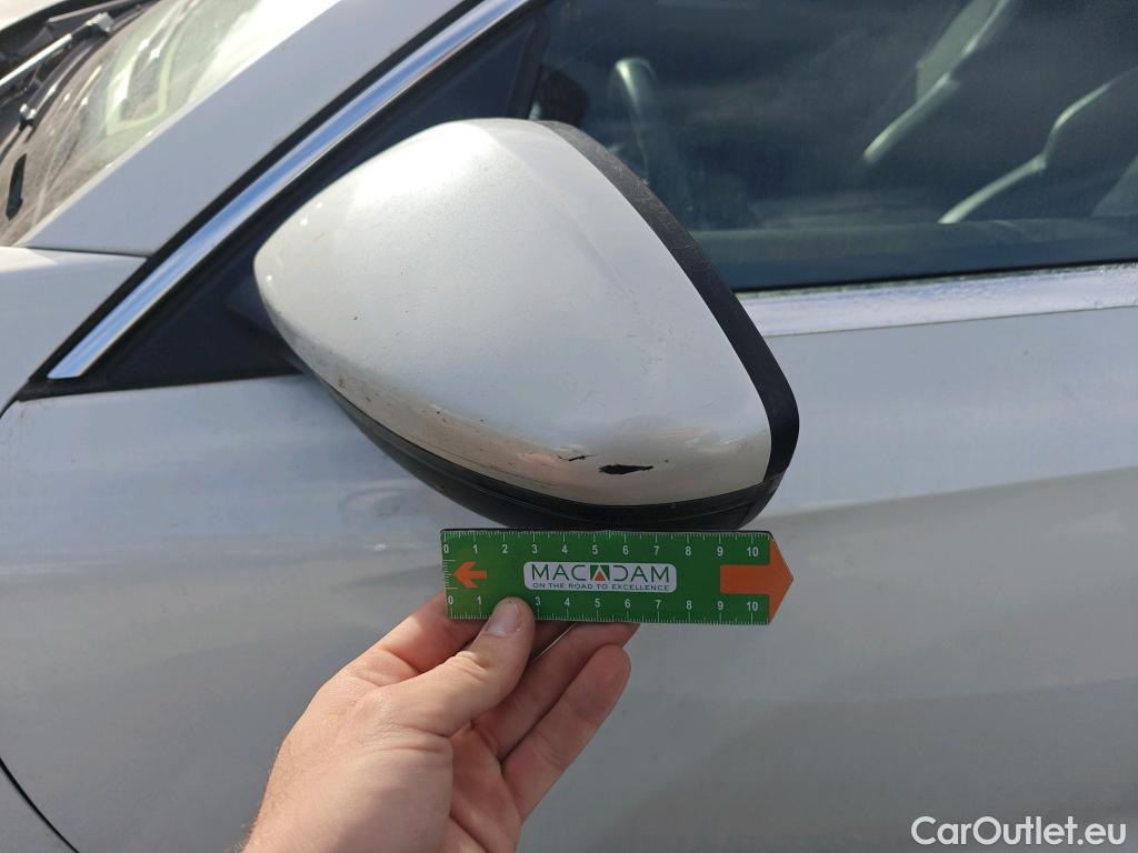  Peugeot  508 PEUGEOT  / 2018 / 5P / berlina con portón 5P Allure Pack BlueHDi 130 S&S EAT8 #44