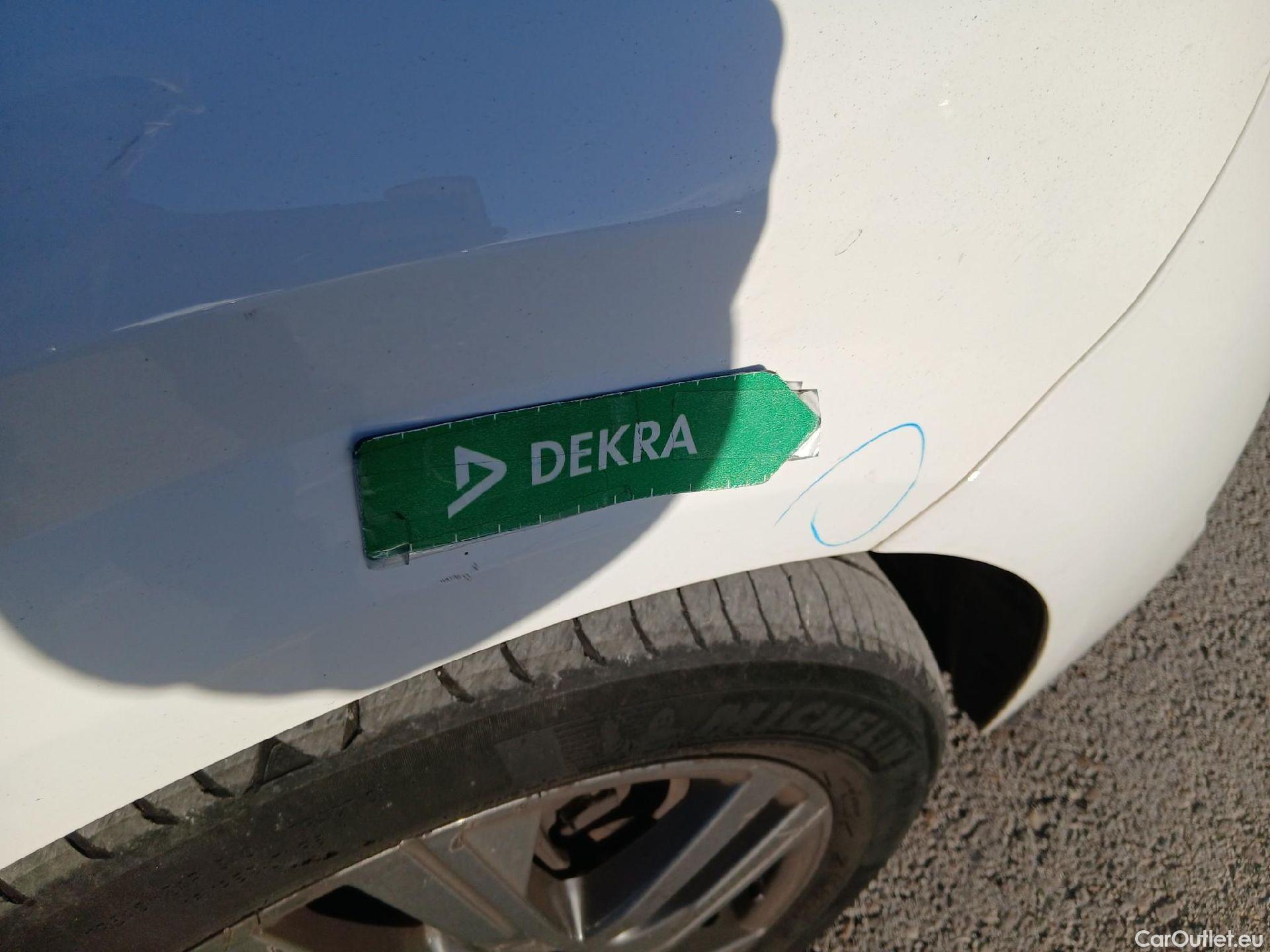  Peugeot  208 PEUGEOT  / 2019 / 5P / berlina con portón BlueHDi 73kW (100CV) Active Pack (AC) #43