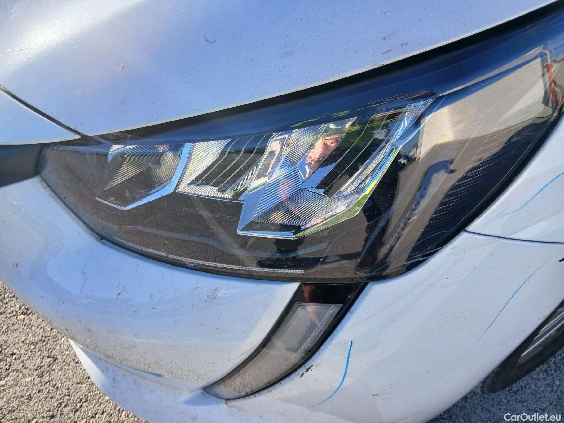  Peugeot  208 PEUGEOT  / 2019 / 5P / berlina con portón BlueHDi 73kW (100CV) Active Pack (AC) #8