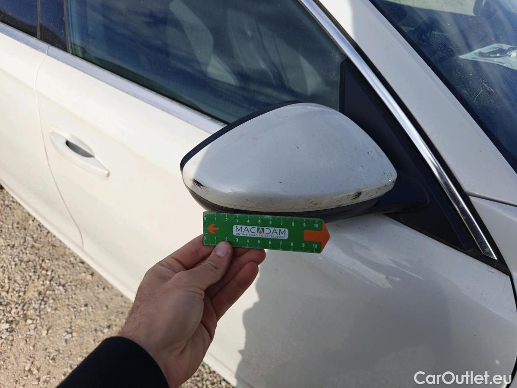  Peugeot  508 PEUGEOT  / 2018 / 5P / berlina con portón 5P Allure Pack BlueHDi 130 S&S EAT8 #45