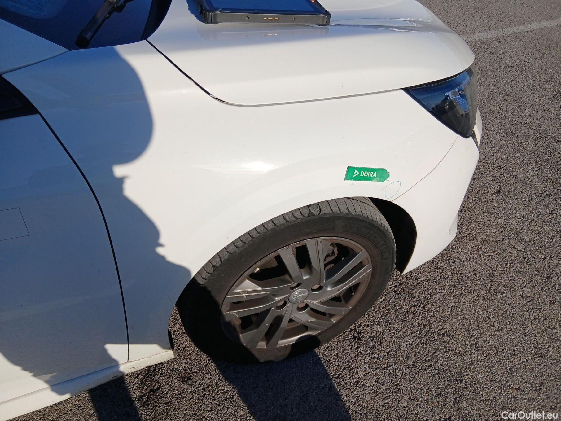  Peugeot  208 PEUGEOT  / 2019 / 5P / berlina con portón BlueHDi 73kW (100CV) Active Pack (AC) #42