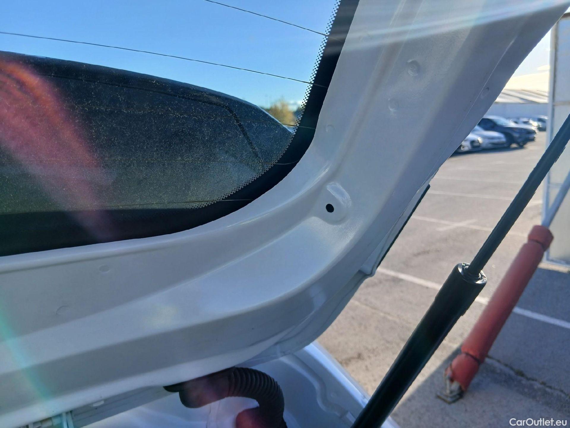  Peugeot  208 PEUGEOT  / 2019 / 5P / berlina con portón BlueHDi 73kW (100CV) Active Pack (AC) #31