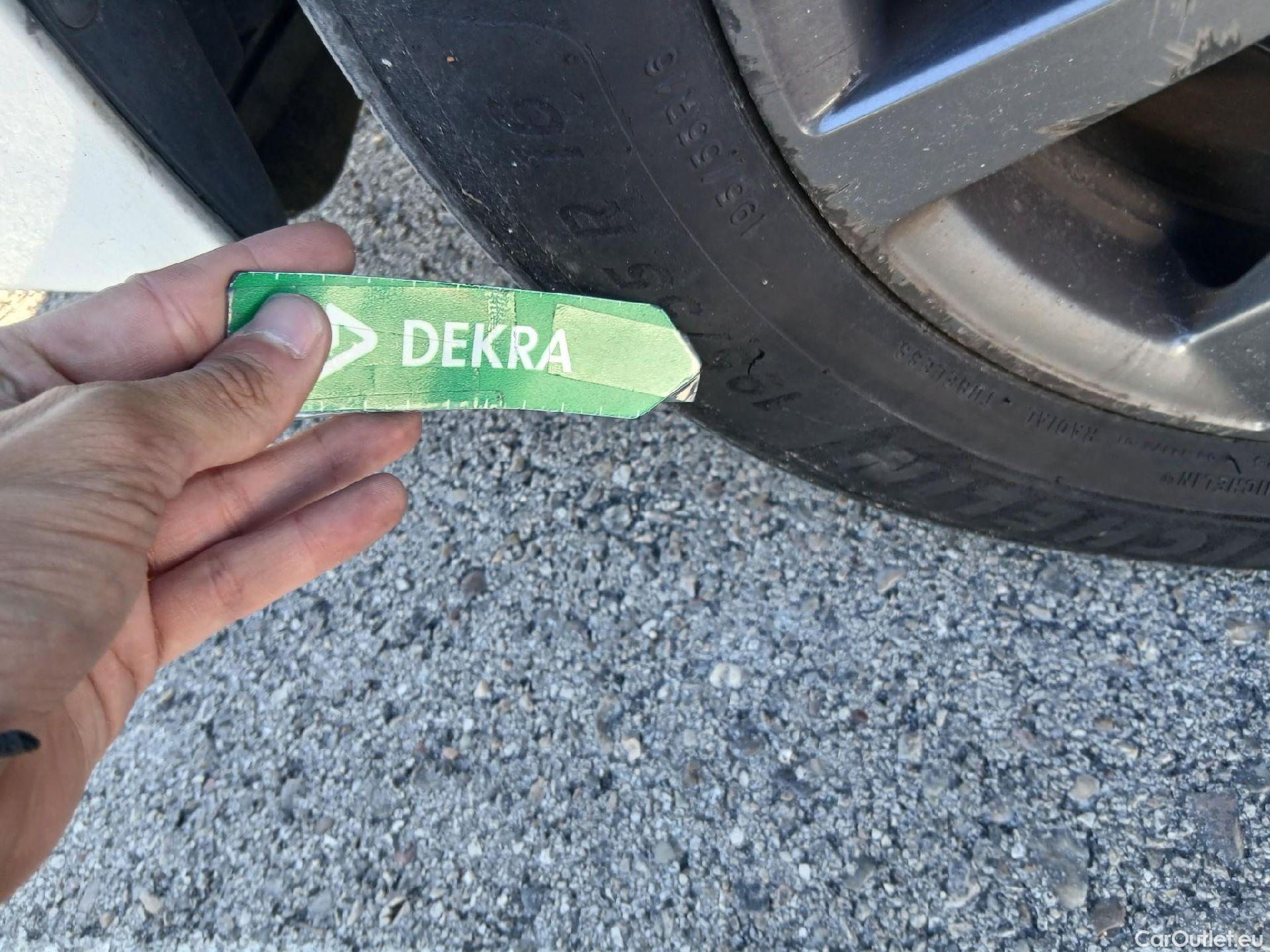  Peugeot  208 PEUGEOT  / 2019 / 5P / berlina con portón BlueHDi 73kW (100CV) Active Pack (AC) #2