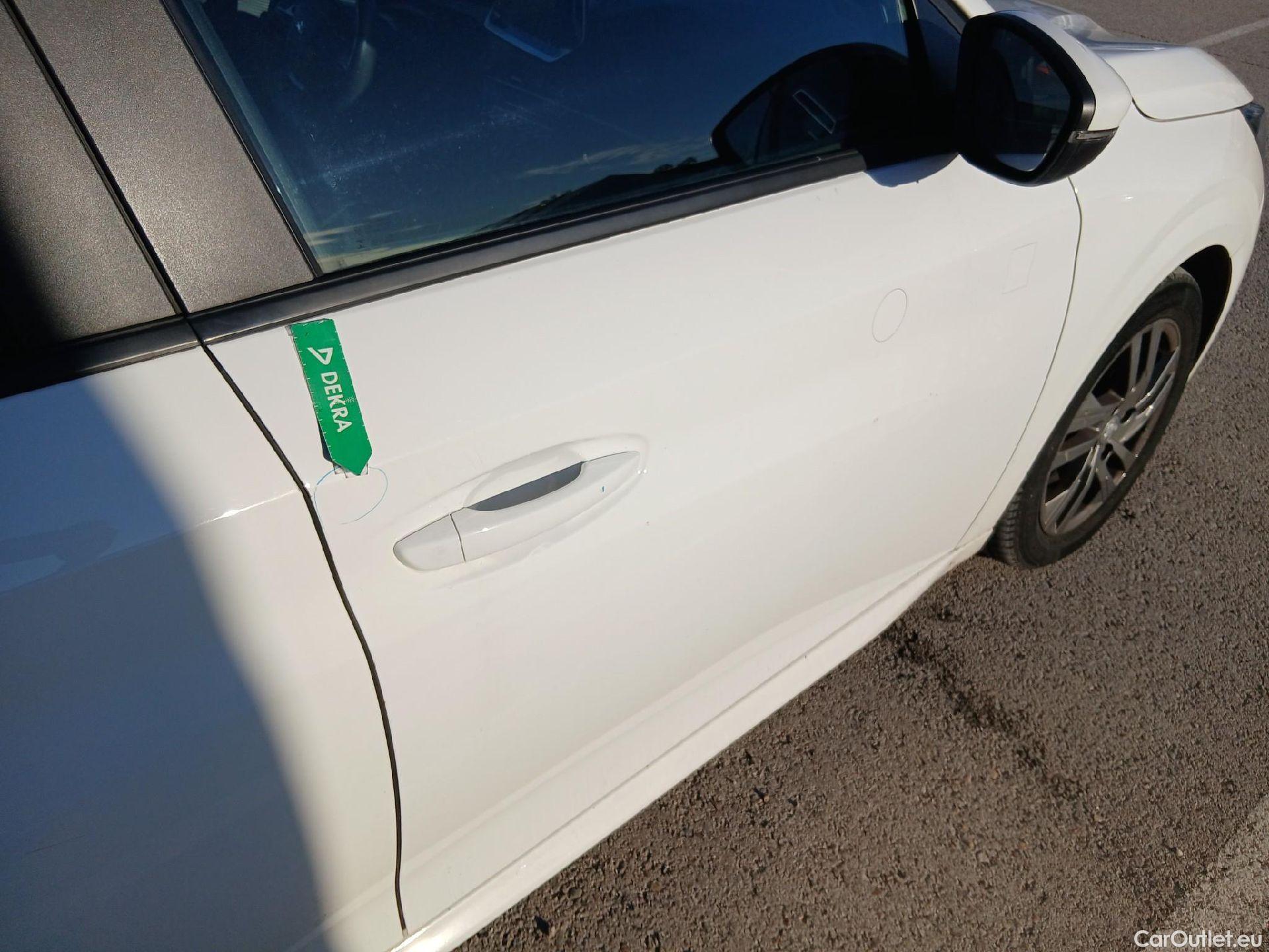  Peugeot  208 PEUGEOT  / 2019 / 5P / berlina con portón BlueHDi 73kW (100CV) Active Pack (AC) #39