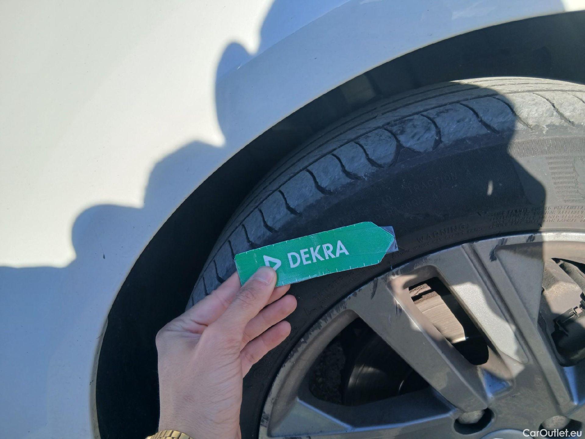  Peugeot  208 PEUGEOT  / 2019 / 5P / berlina con portón BlueHDi 73kW (100CV) Active Pack (AC) #3