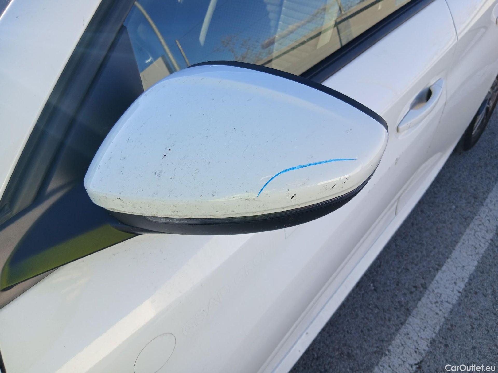  Peugeot  208 PEUGEOT  / 2019 / 5P / berlina con portón BlueHDi 73kW (100CV) Active Pack (AC) #15