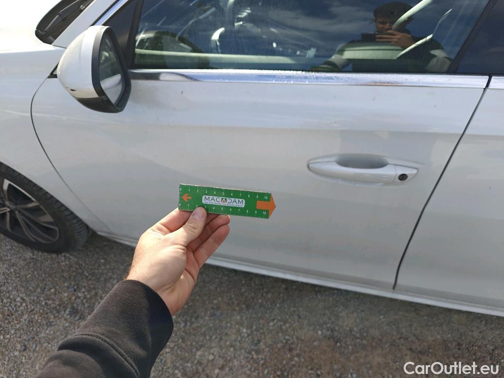  Peugeot  508 PEUGEOT  / 2018 / 5P / berlina con portón 5P Allure Pack BlueHDi 130 S&S EAT8 #19