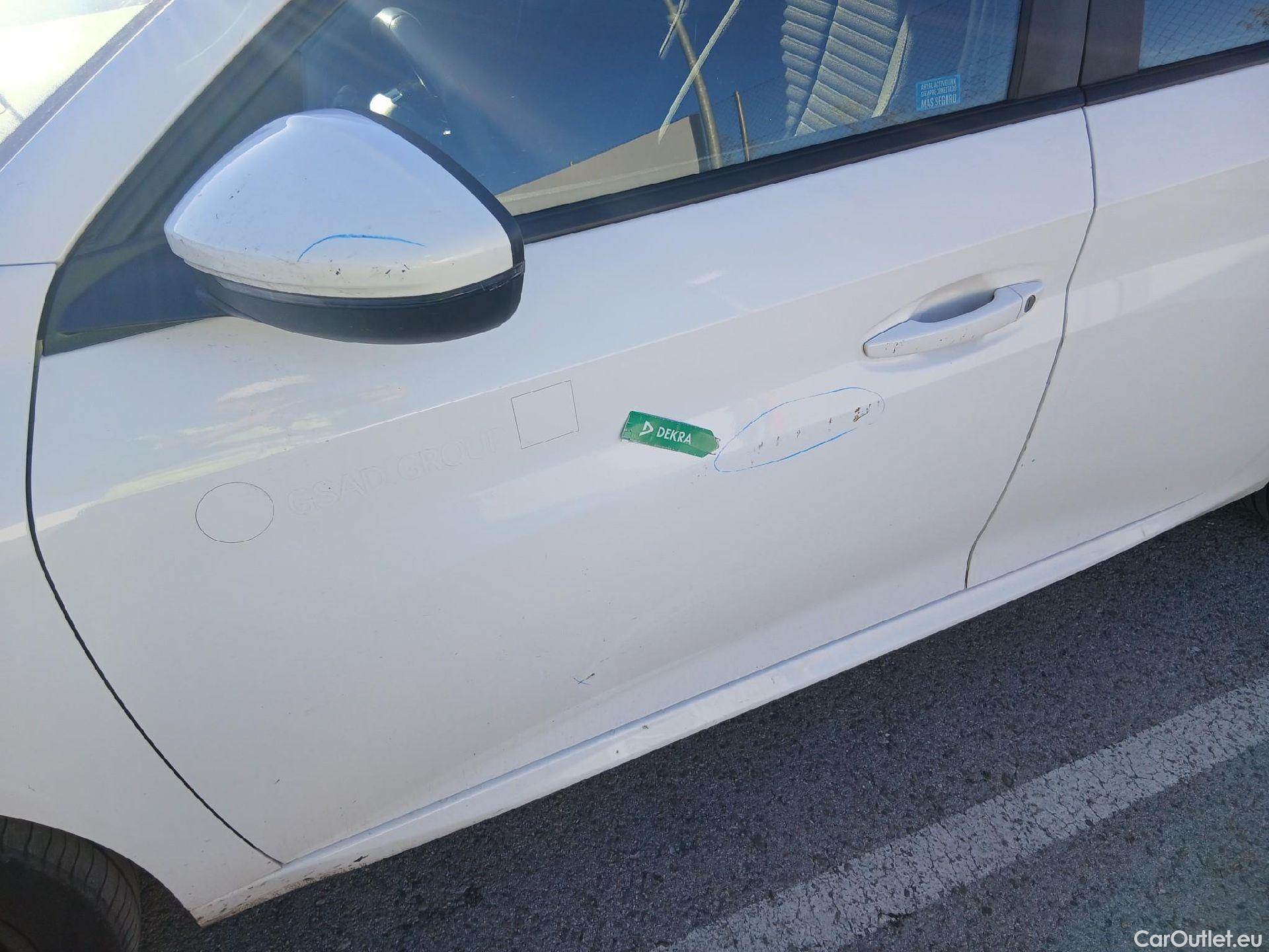  Peugeot  208 PEUGEOT  / 2019 / 5P / berlina con portón BlueHDi 73kW (100CV) Active Pack (AC) #17