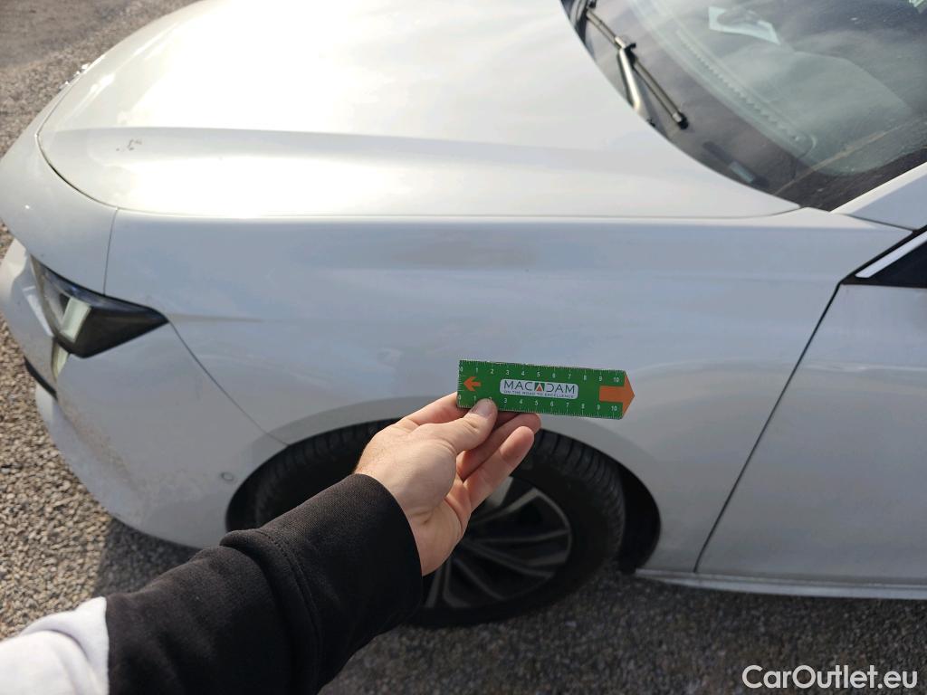  Peugeot  508 PEUGEOT  / 2018 / 5P / berlina con portón 5P Allure Pack BlueHDi 130 S&S EAT8 #32