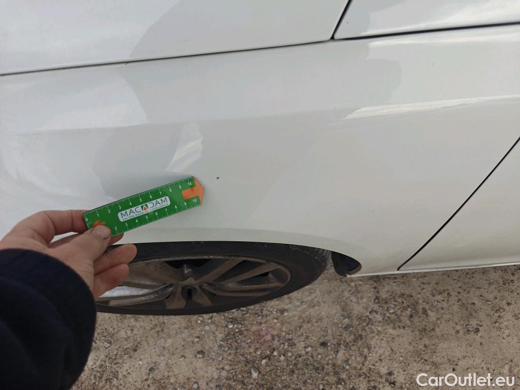  Peugeot  308 PEUGEOT  / 2017 / 5P / berlina con portón 5p Active Pack BlueHDi 130 S&S #16