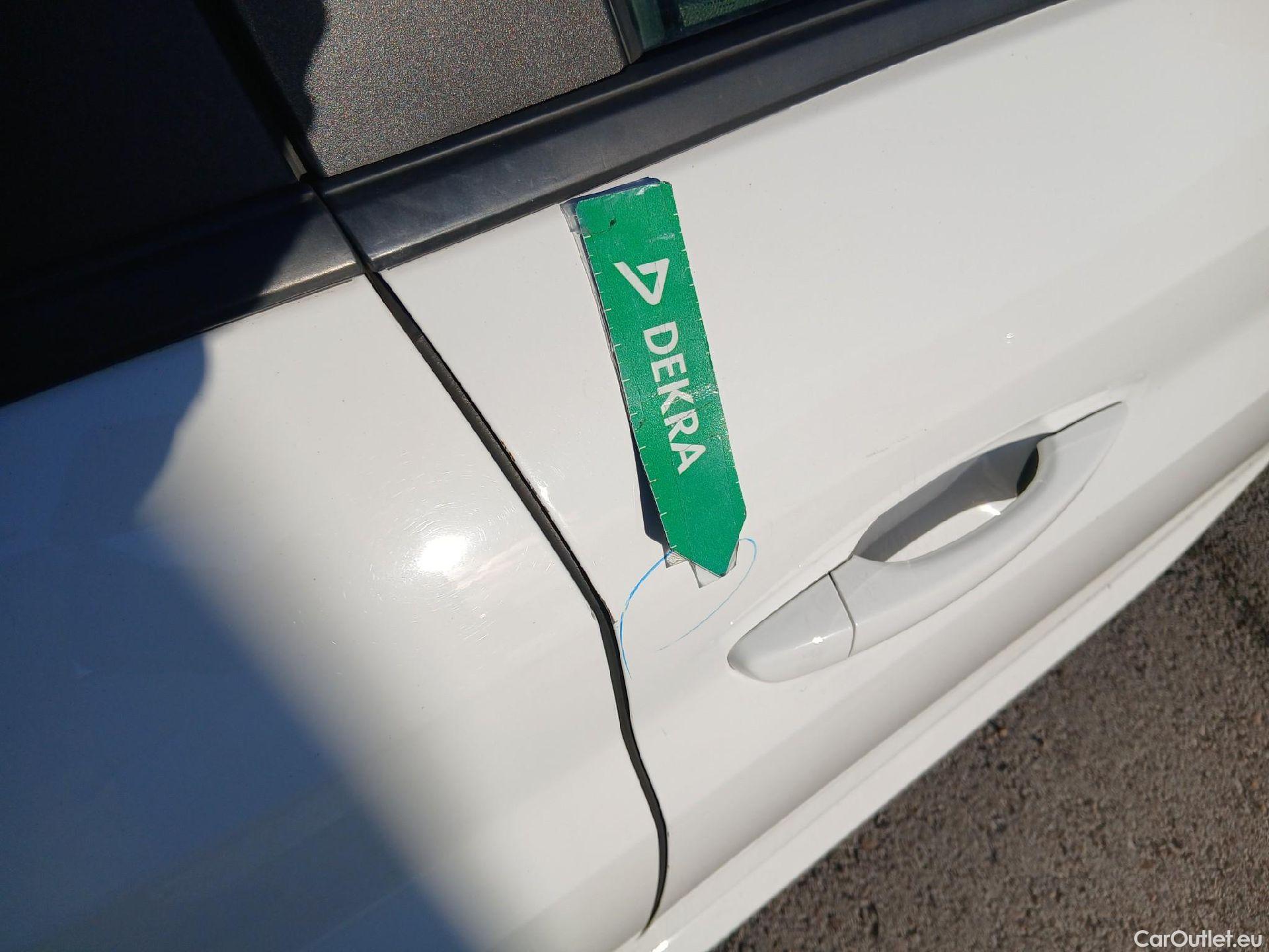  Peugeot  208 PEUGEOT  / 2019 / 5P / berlina con portón BlueHDi 73kW (100CV) Active Pack (AC) #38