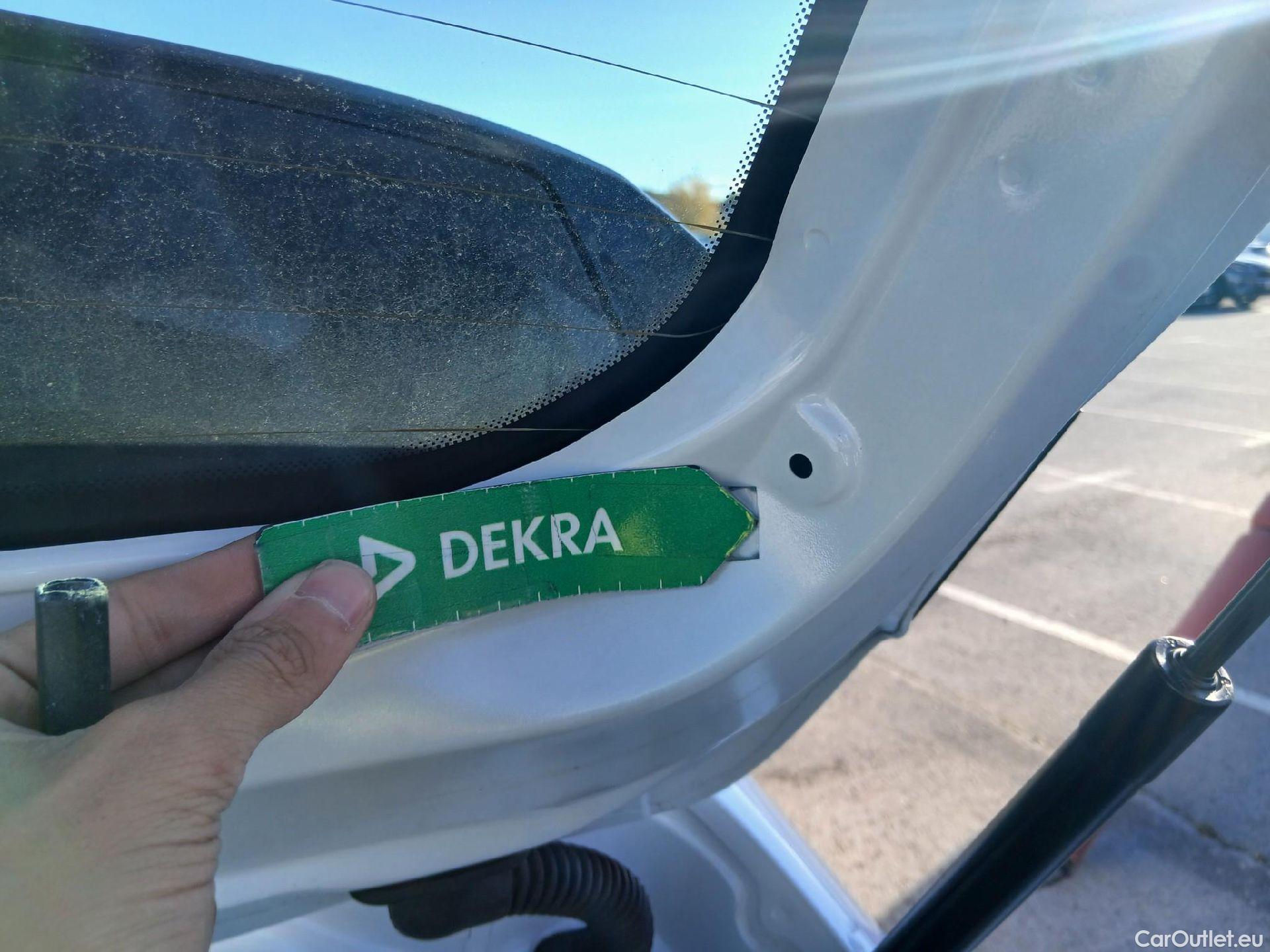  Peugeot  208 PEUGEOT  / 2019 / 5P / berlina con portón BlueHDi 73kW (100CV) Active Pack (AC) #30