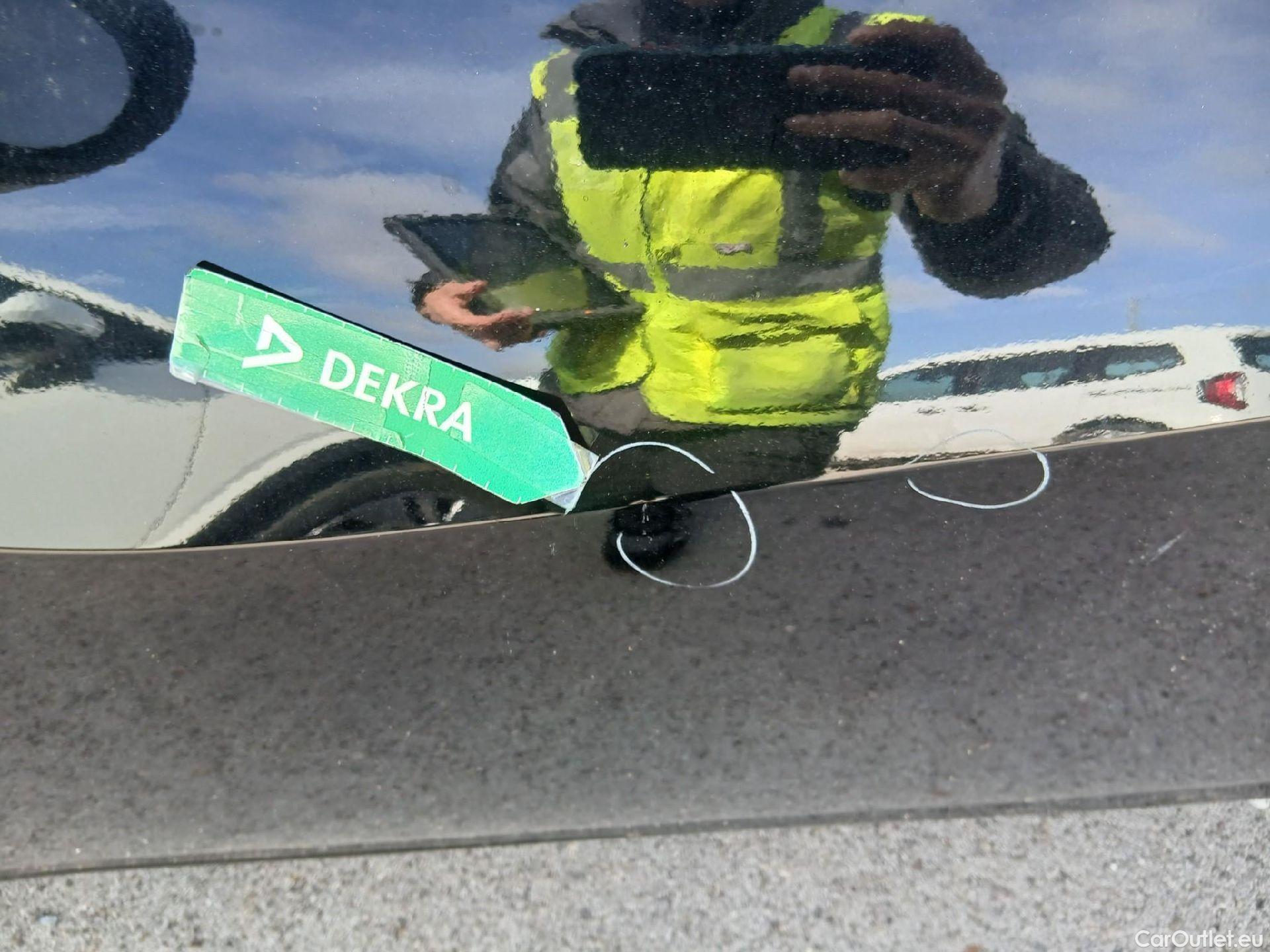  Nissan  Micra NISSAN  / 2017 / 5P / berlina con portón IG-T 68 kW (92 CV) E6D-F Acenta Sprint #12