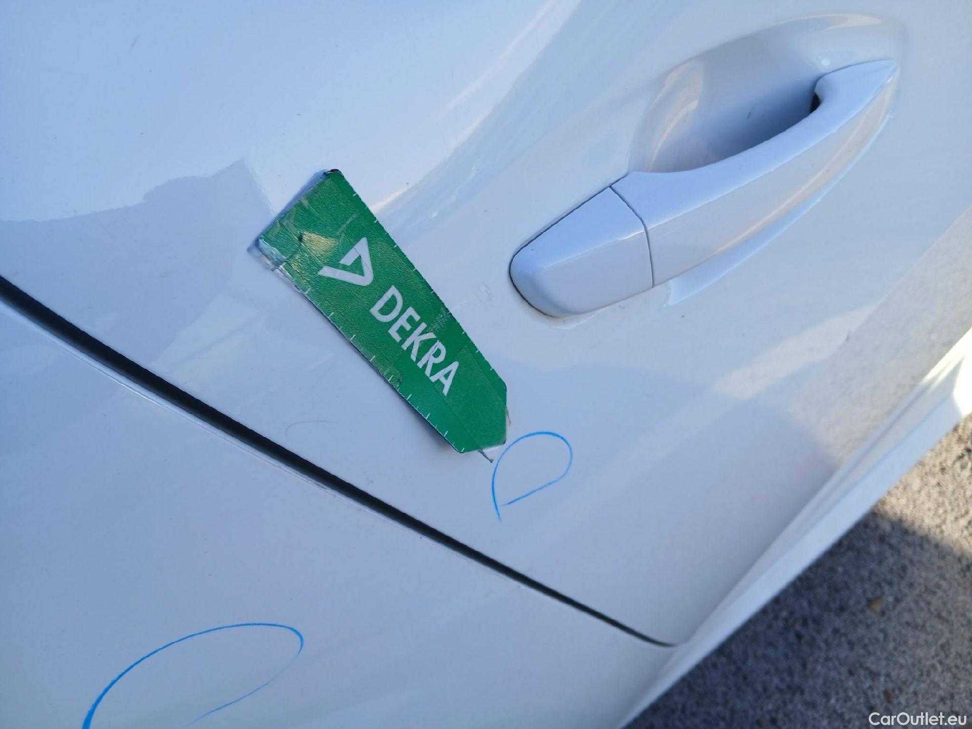  Peugeot  208 PEUGEOT  / 2019 / 5P / berlina con portón BlueHDi 73kW (100CV) Active Pack (AC) #36