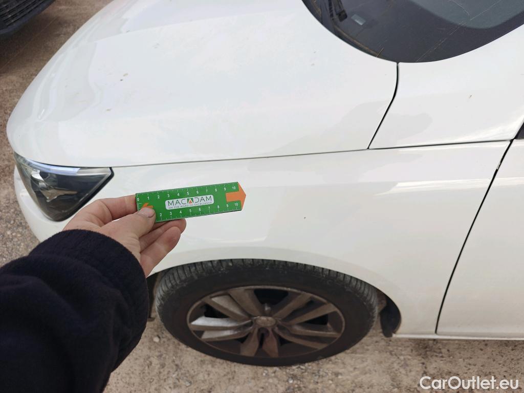  Peugeot  308 PEUGEOT  / 2017 / 5P / berlina con portón 5p Active Pack BlueHDi 130 S&S #15