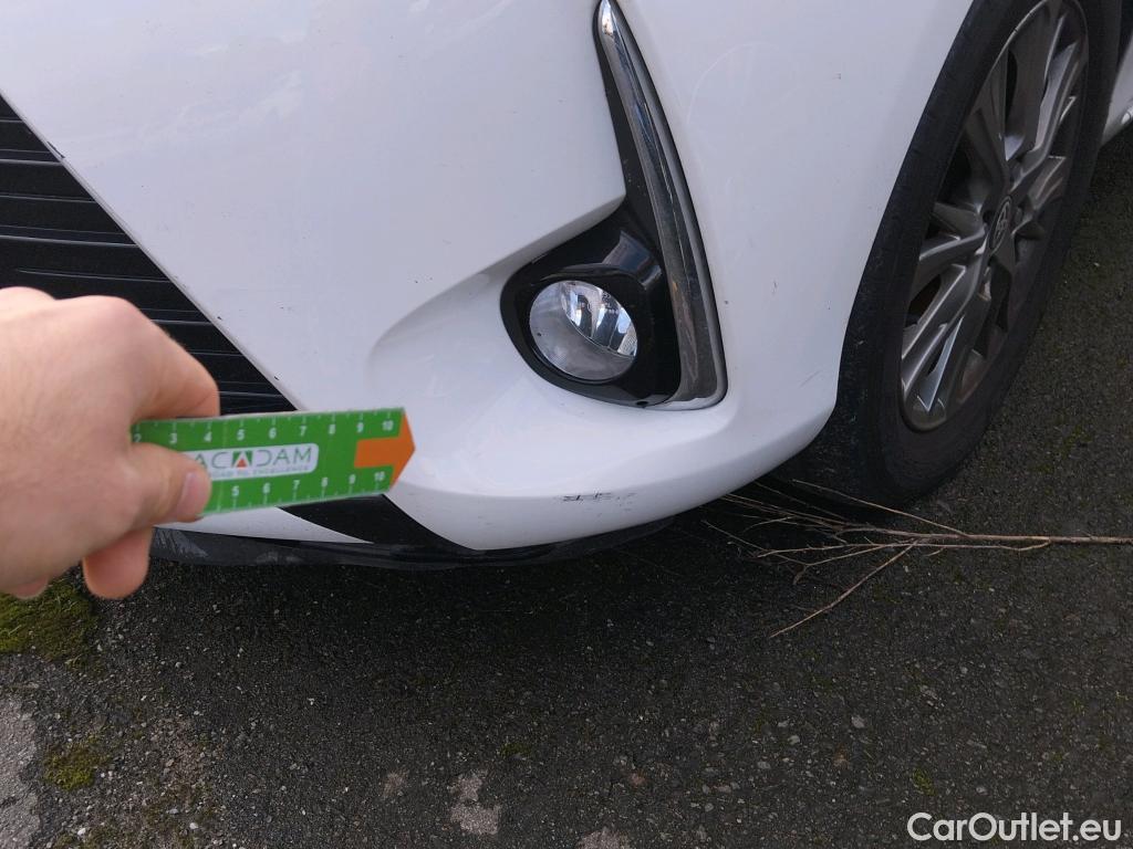  Toyota  Yaris TOYOTA  / 2017 / 5P / berlina con portón 1.5 100H Active #16