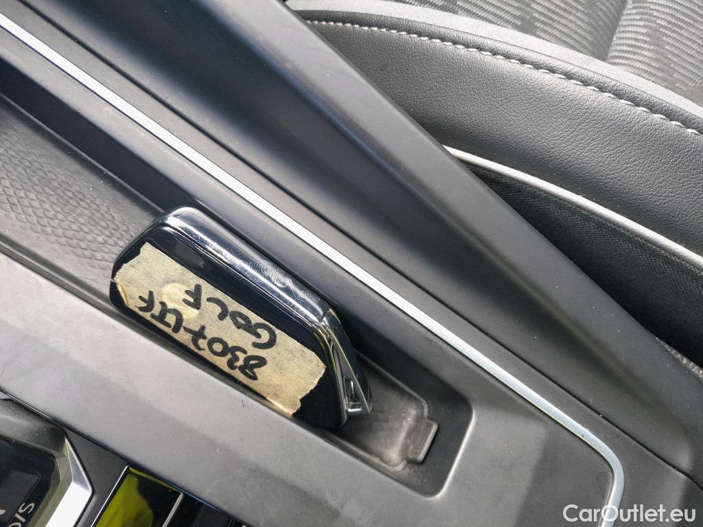  Volkswagen  Golf  VOLKSWAGEN / 2020 / 5P / berlina con portón R-Line 2.0 TDI 110kW (150CV) DSG #4