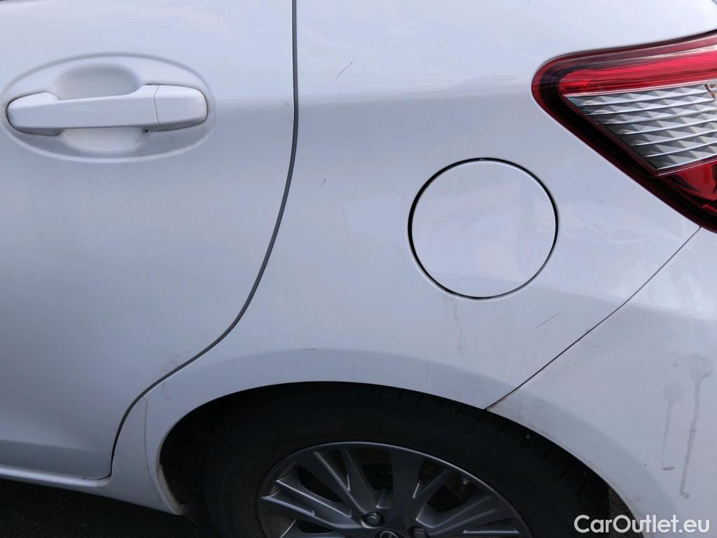  Toyota  Yaris TOYOTA  / 2017 / 5P / berlina con portón 1.5 100H Active #7