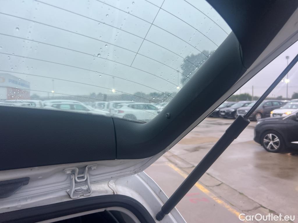  Volkswagen  Golf  VOLKSWAGEN / 2016 / 5P / berlina con portón Ready2Go 1.6 TDI 85kW (115CV) #1