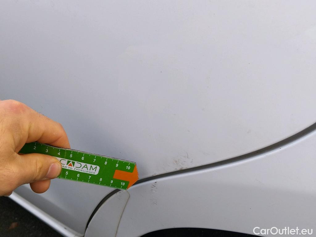  Toyota  Yaris TOYOTA  / 2017 / 5P / berlina con portón 1.5 100H Active #28