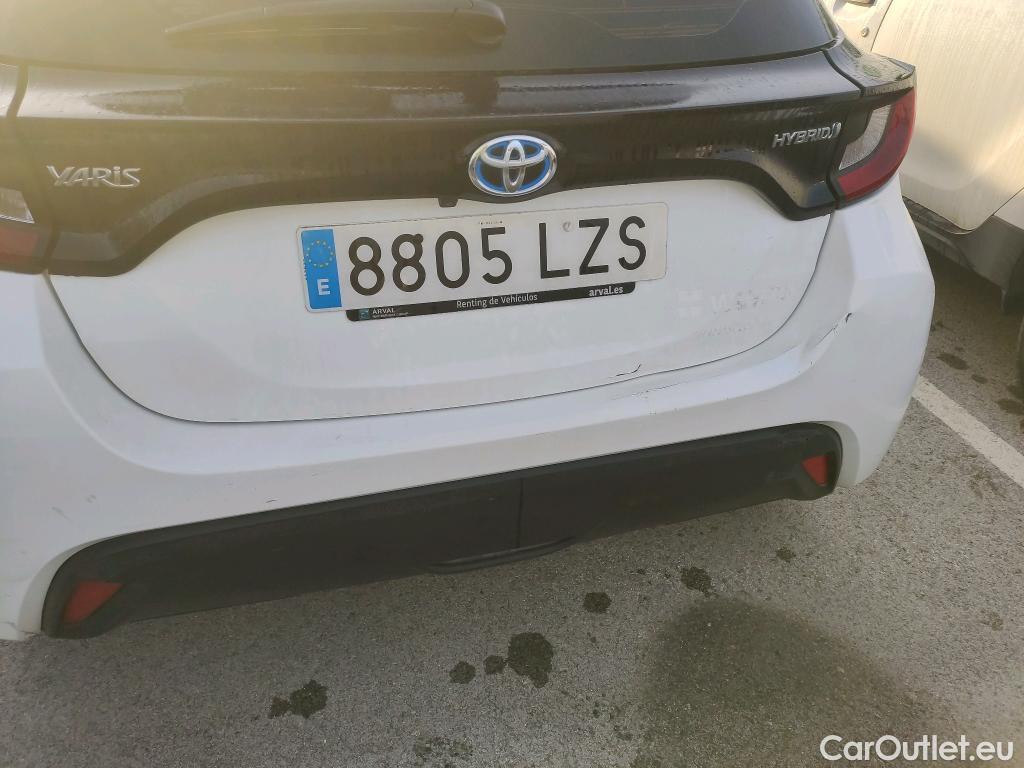 Toyota  Yaris TOYOTA  / 2020 / 5P / berlina con portón 1.5 120H Business Plus #4