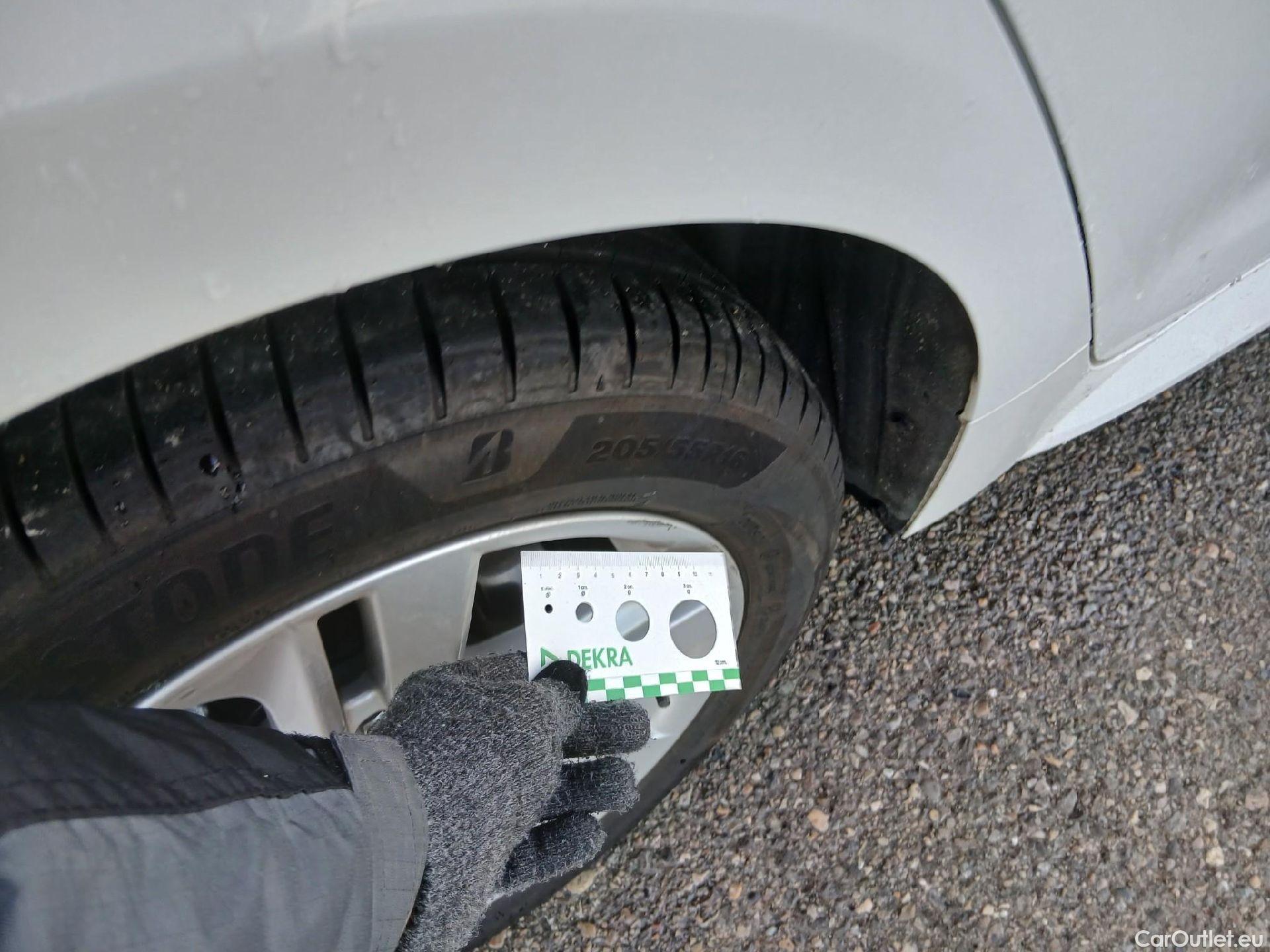  Toyota  Corolla TOYOTA  1.8 125H ACTIVE TECH E-CVT #17