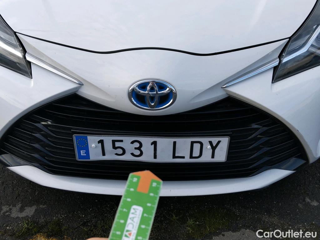 Toyota  Yaris TOYOTA  / 2017 / 5P / berlina con portón 1.5 100H Active #22