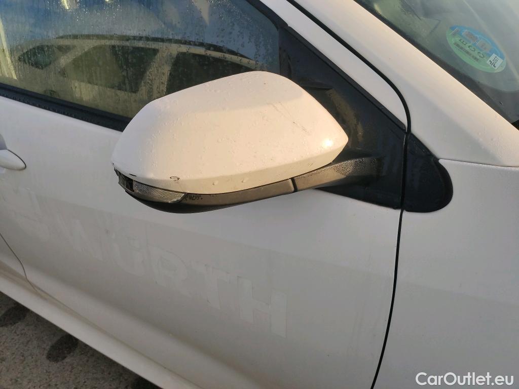  Toyota  Yaris TOYOTA  / 2020 / 5P / berlina con portón 1.5 120H Business Plus #11