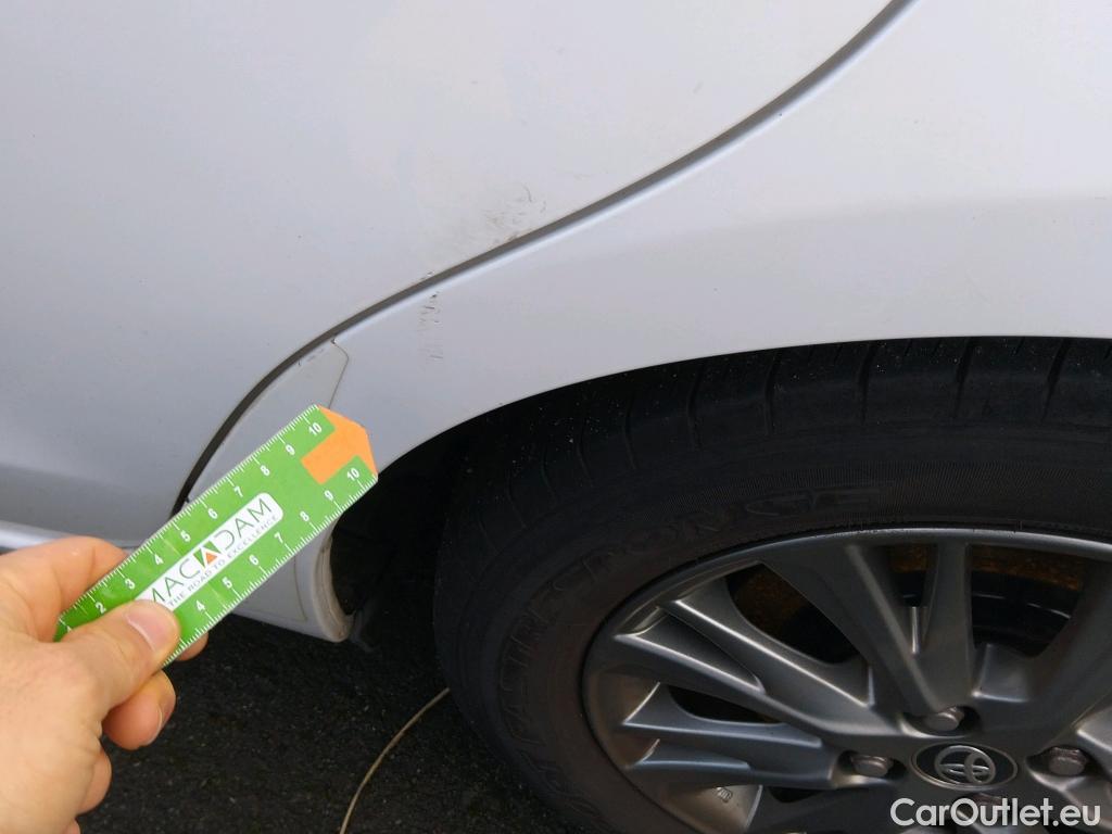  Toyota  Yaris TOYOTA  / 2017 / 5P / berlina con portón 1.5 100H Active #8