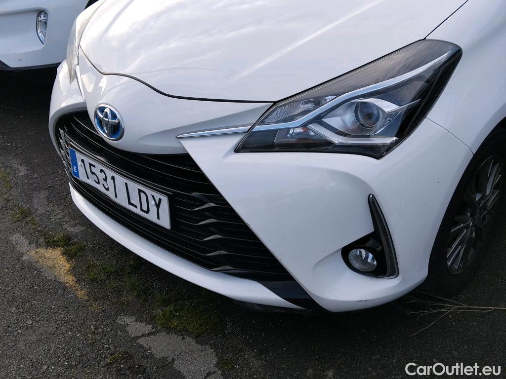  Toyota  Yaris TOYOTA  / 2017 / 5P / berlina con portón 1.5 100H Active #15
