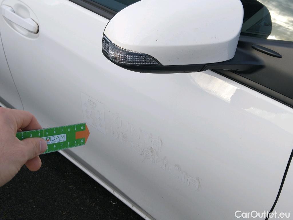  Toyota  Yaris TOYOTA  / 2017 / 5P / berlina con portón 1.5 100H Active #6