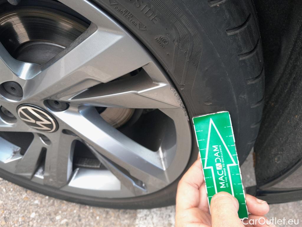  Volkswagen  Golf  VOLKSWAGEN / 2020 / 5P / berlina con portón R-Line 2.0 TDI 110kW (150CV) DSG #12