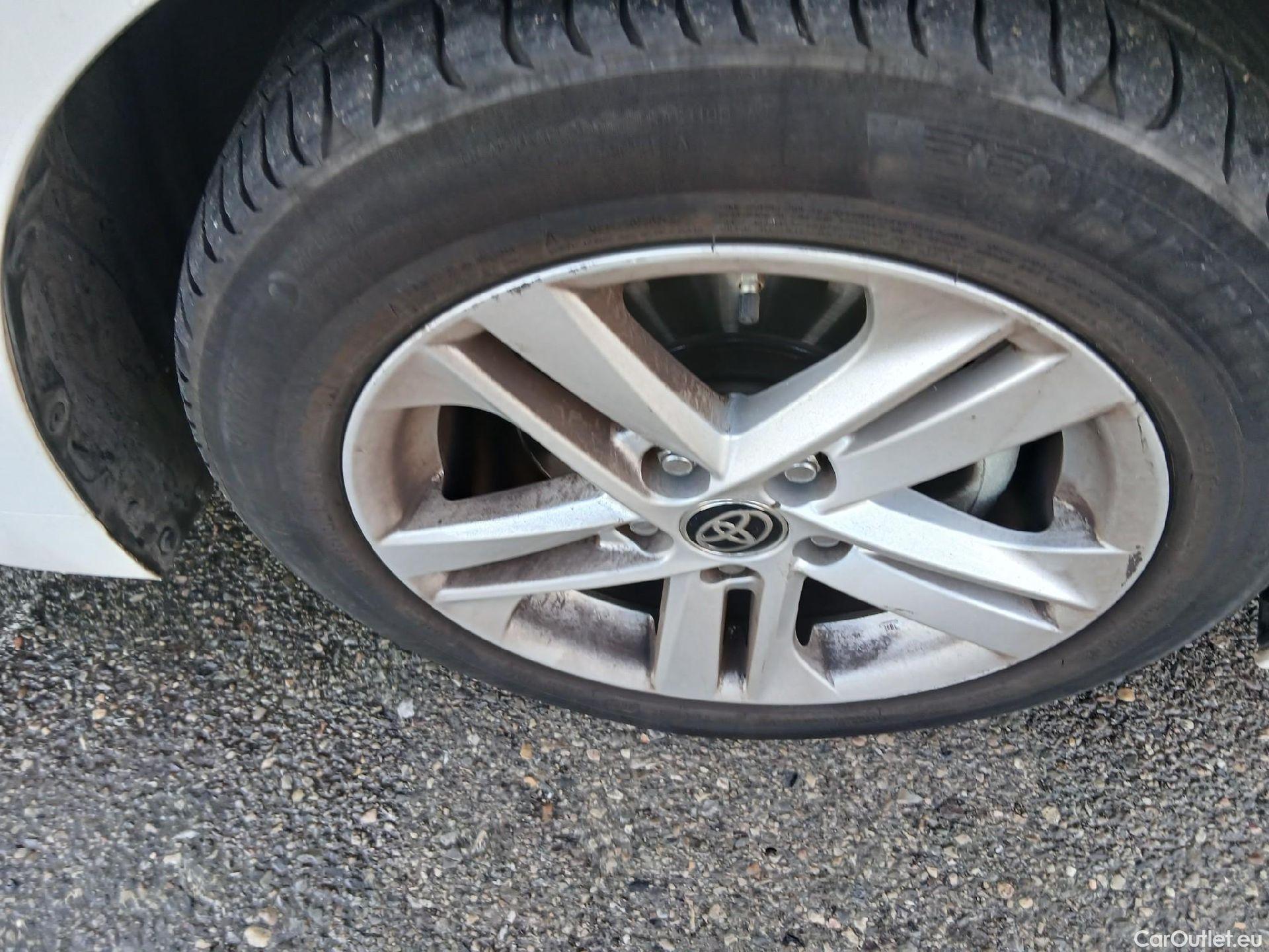  Toyota  Corolla TOYOTA  1.8 125H ACTIVE TECH E-CVT #24