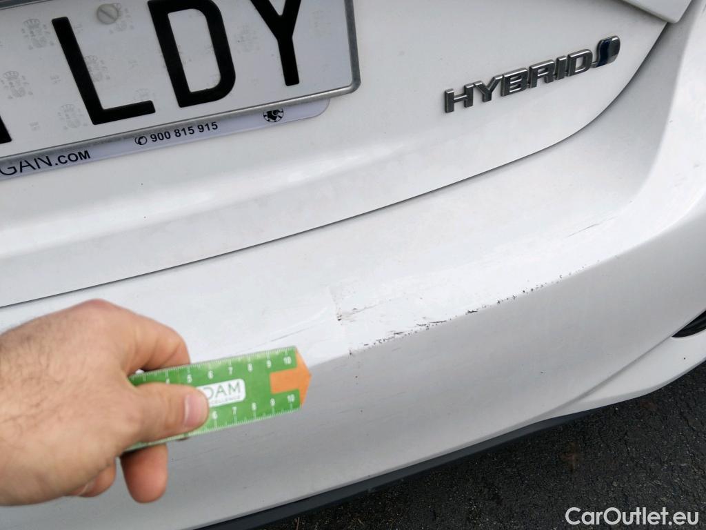  Toyota  Yaris TOYOTA  / 2017 / 5P / berlina con portón 1.5 100H Active #18