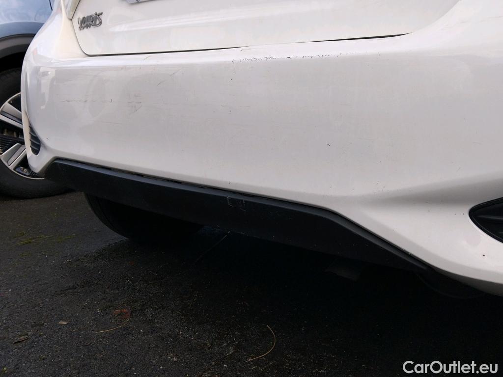  Toyota  Yaris TOYOTA  / 2017 / 5P / berlina con portón 1.5 100H Active #19