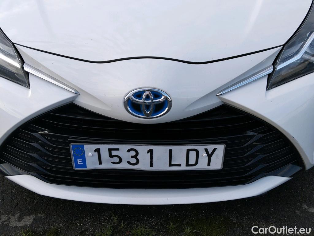  Toyota  Yaris TOYOTA  / 2017 / 5P / berlina con portón 1.5 100H Active #21