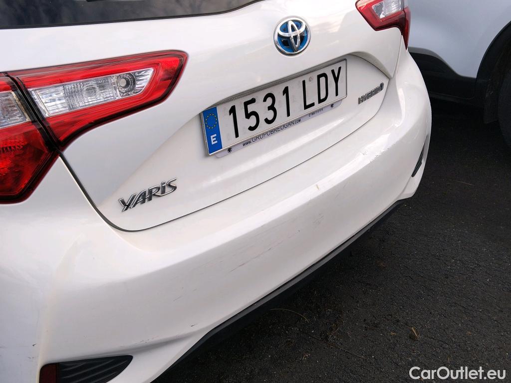  Toyota  Yaris TOYOTA  / 2017 / 5P / berlina con portón 1.5 100H Active #17