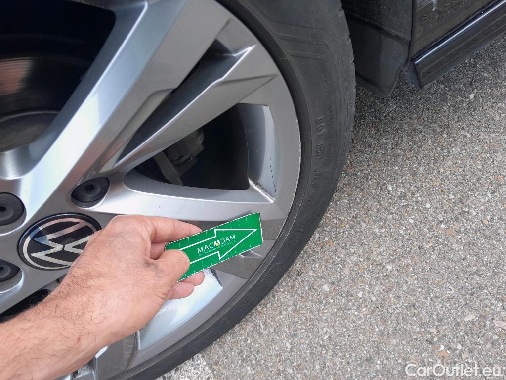  Volkswagen  Golf  VOLKSWAGEN / 2020 / 5P / berlina con portón R-Line 2.0 TDI 110kW (150CV) DSG #31