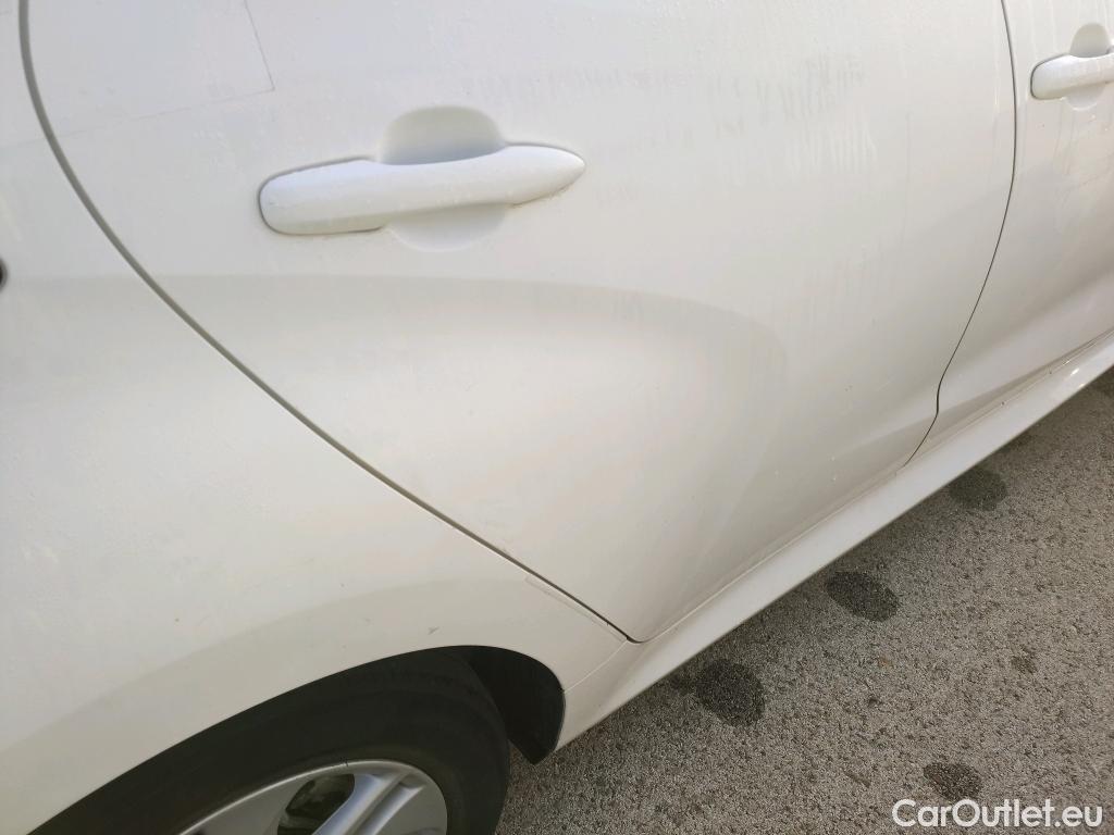  Toyota  Yaris TOYOTA  / 2020 / 5P / berlina con portón 1.5 120H Business Plus #25