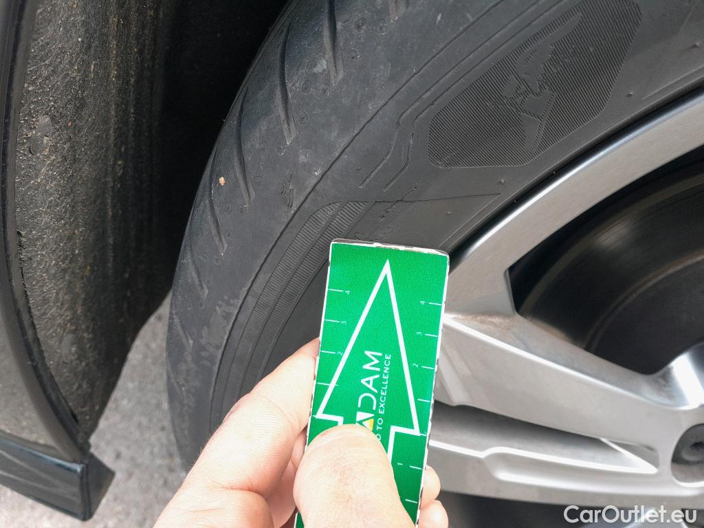  Volkswagen  Golf  VOLKSWAGEN / 2020 / 5P / berlina con portón R-Line 2.0 TDI 110kW (150CV) DSG #18