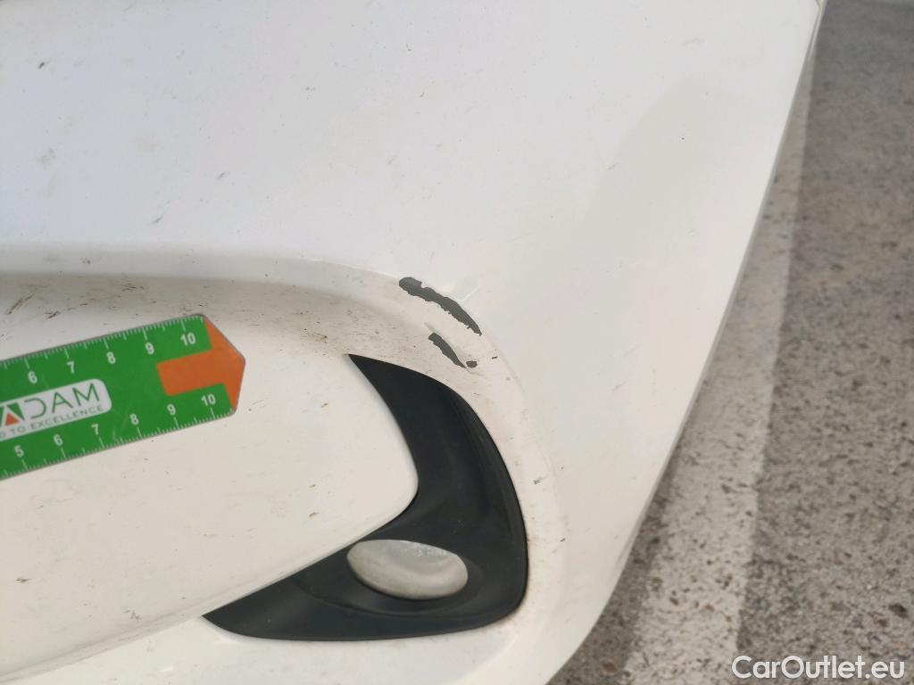  Toyota  Yaris TOYOTA  / 2020 / 5P / berlina con portón 1.5 120H Business Plus #34