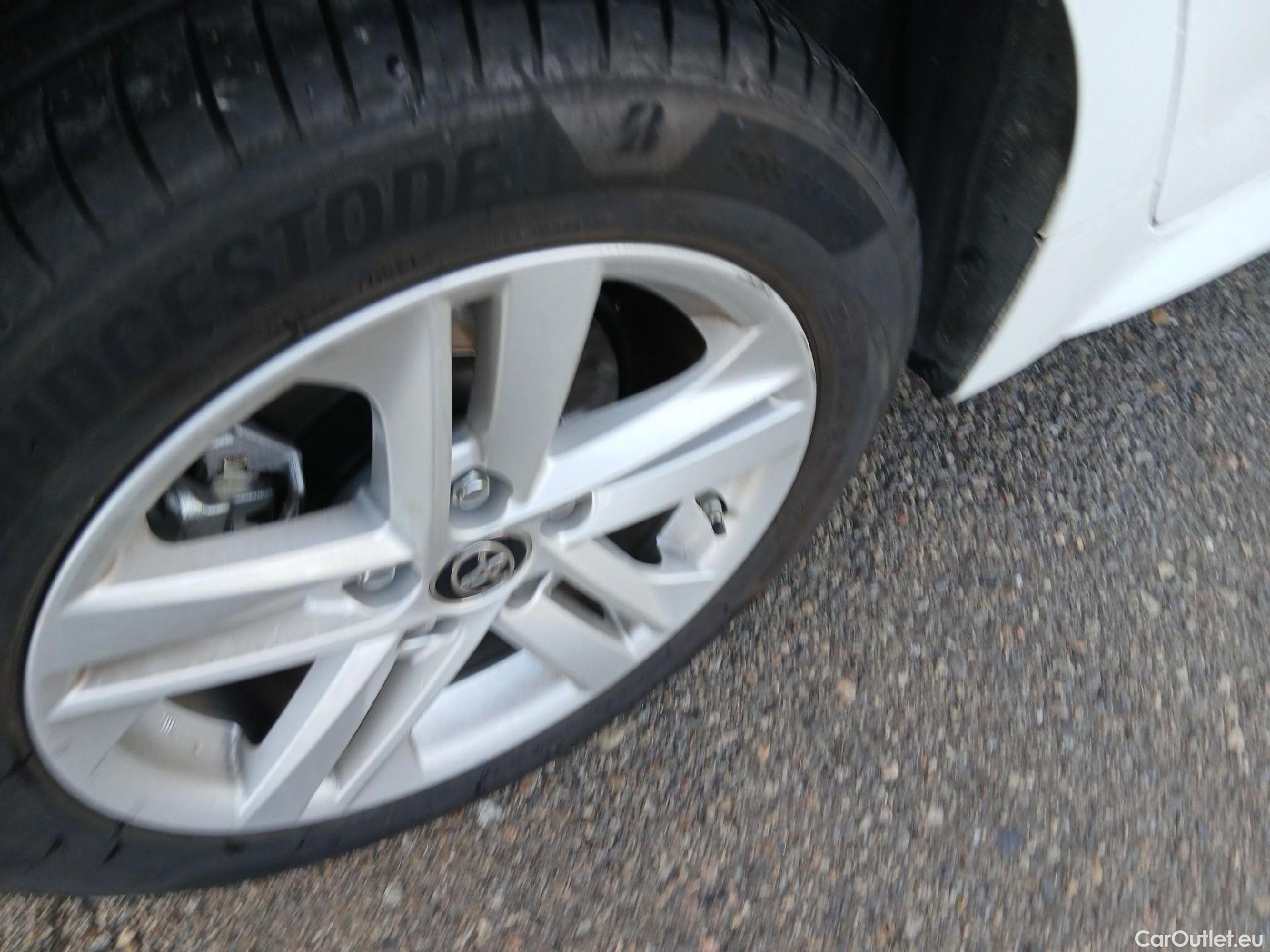  Toyota  Corolla TOYOTA  1.8 125H ACTIVE TECH E-CVT #18